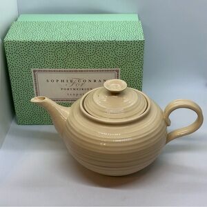 Portmeirion Sophie Conran Bisquit Beige Teapot 2-Pint 5 1/2" Tall Embossed Rings